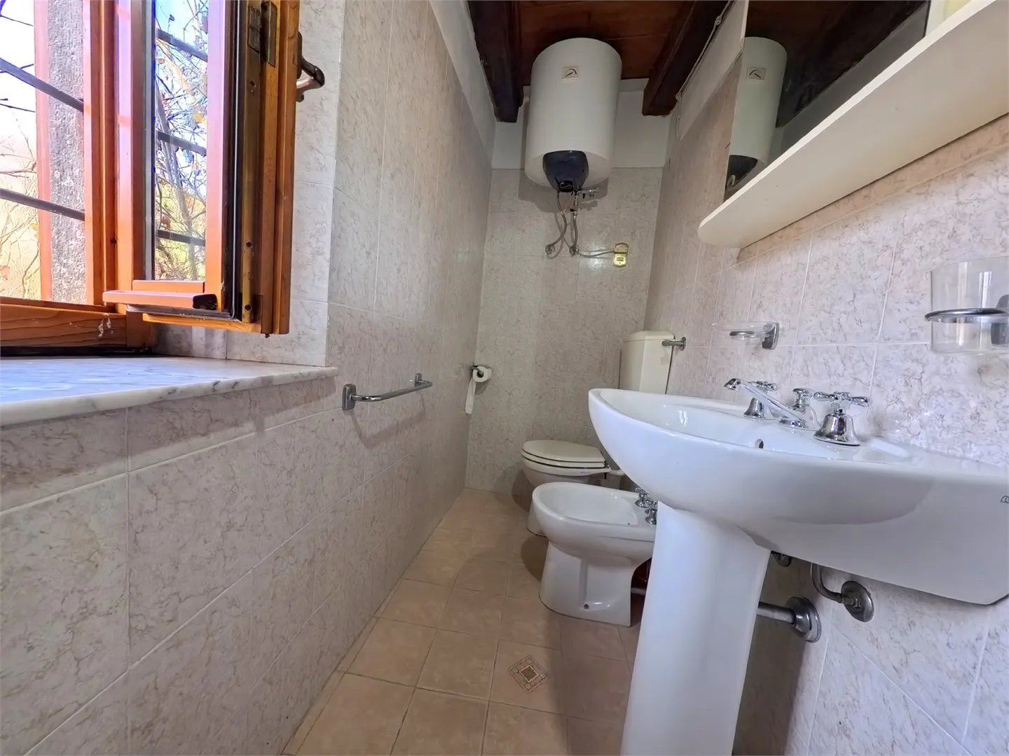 Two-Bedroom Country House with Garden in Vibrant Tuscan Village - View image 19 of 42