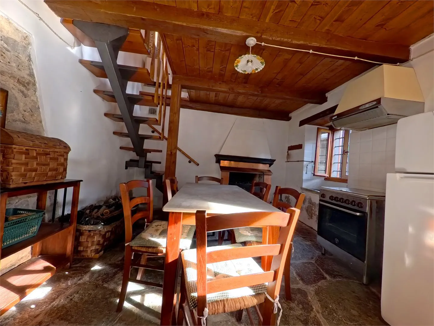 Two-Bedroom Country House with Garden in Vibrant Tuscan Village - View image 22 of 42