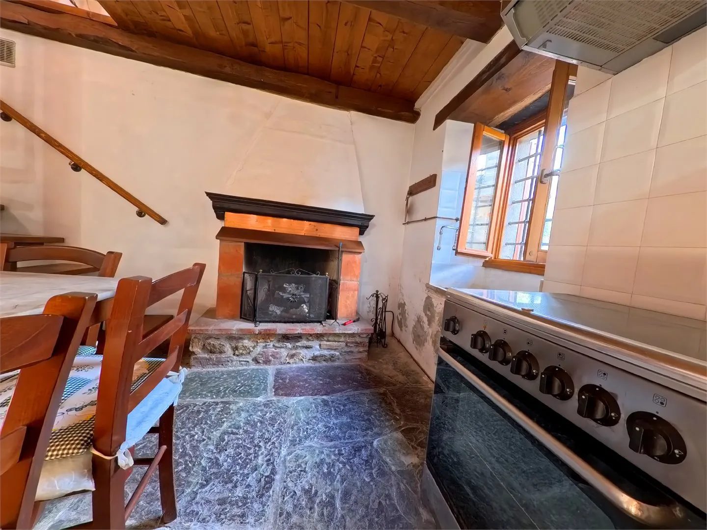 Two-Bedroom Country House with Garden in Vibrant Tuscan Village - View image 23 of 42