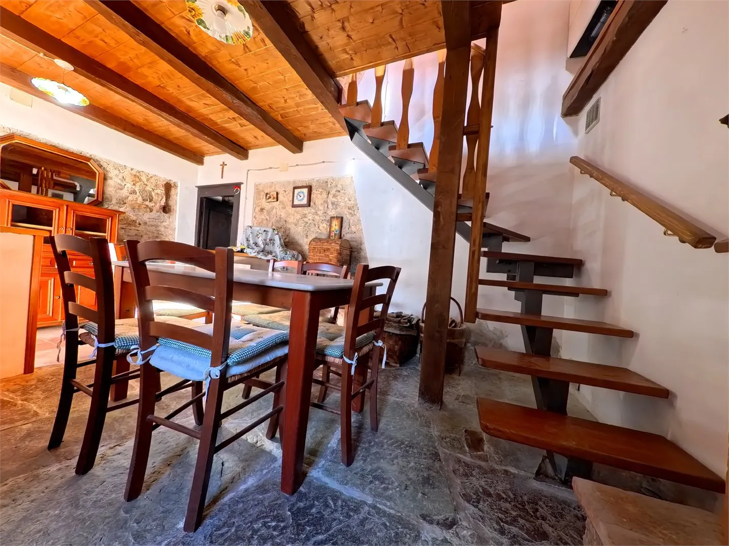 Two-Bedroom Country House with Garden in Vibrant Tuscan Village - View image 24 of 42