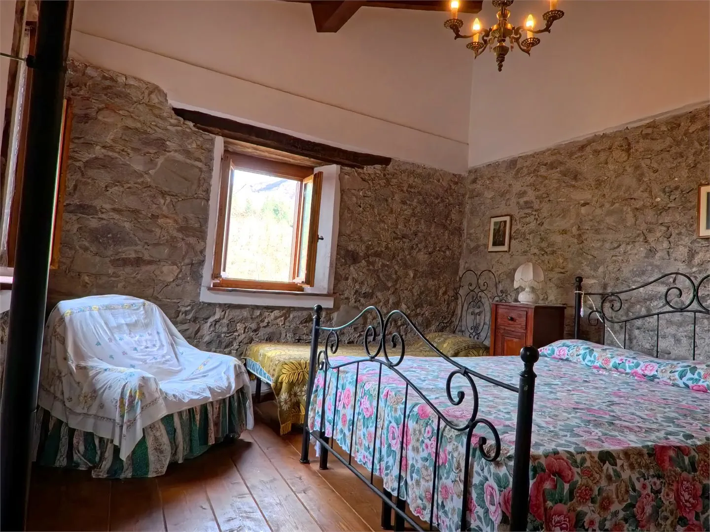 Two-Bedroom Country House with Garden in Vibrant Tuscan Village - View image 31 of 42