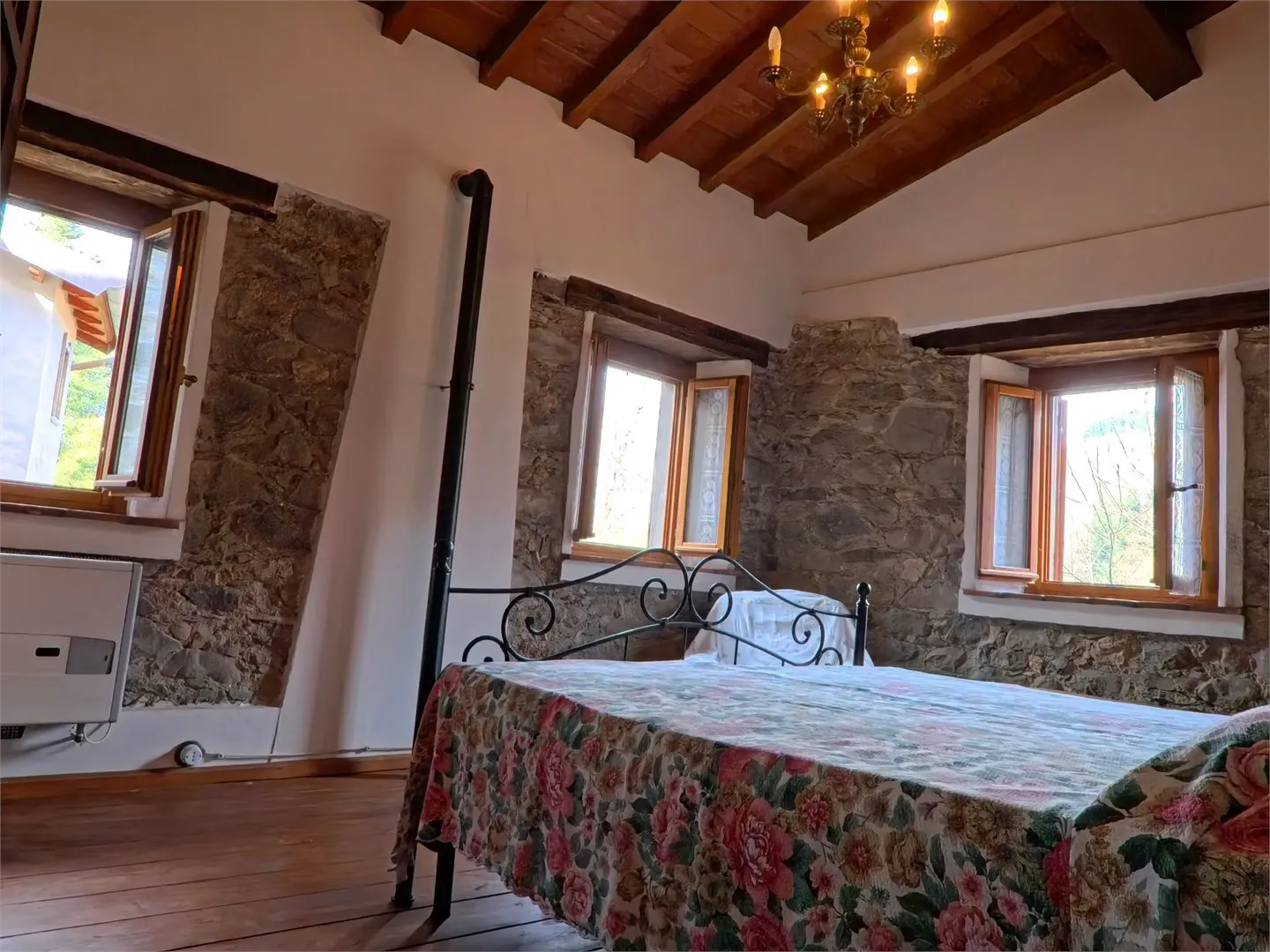 Two-Bedroom Country House with Garden in Vibrant Tuscan Village - View image 32 of 42