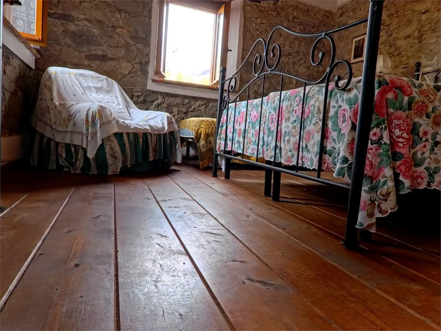 Two-Bedroom Country House with Garden in Vibrant Tuscan Village - View image 35 of 42