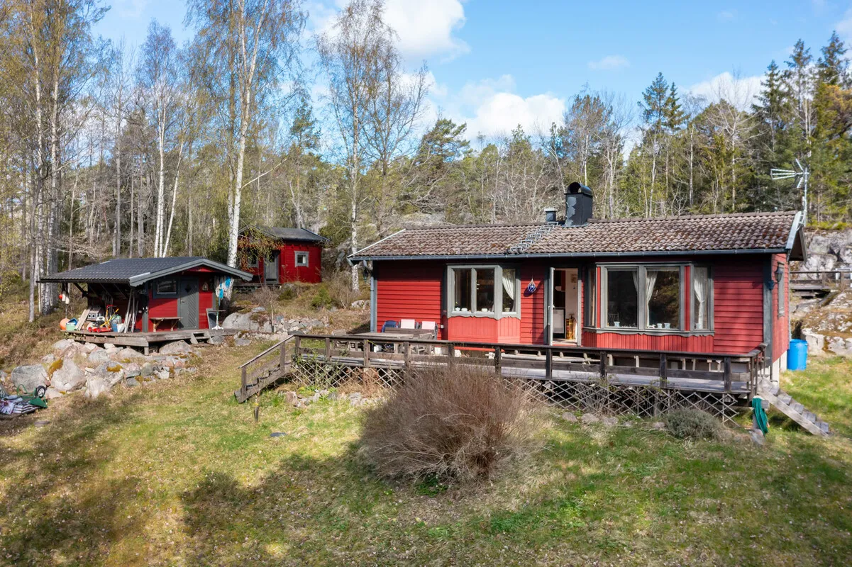 3-Bedroom Cabin with Expansive Garden in Ljusterö, Stockholm Archipelago - Image 1