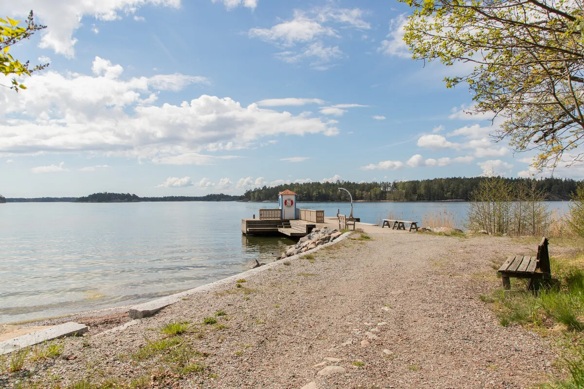 3-Bedroom Cabin with Expansive Garden in Ljusterö, Stockholm Archipelago - Image 2