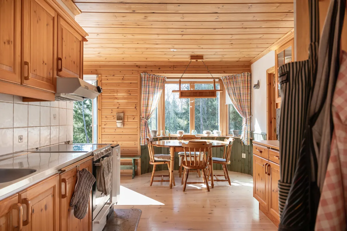 3-Bedroom Cabin with Expansive Garden in Ljusterö, Stockholm Archipelago - View image 9 of 36