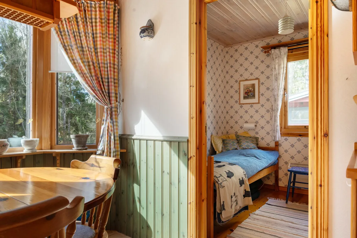 3-Bedroom Cabin with Expansive Garden in Ljusterö, Stockholm Archipelago - View image 14 of 36