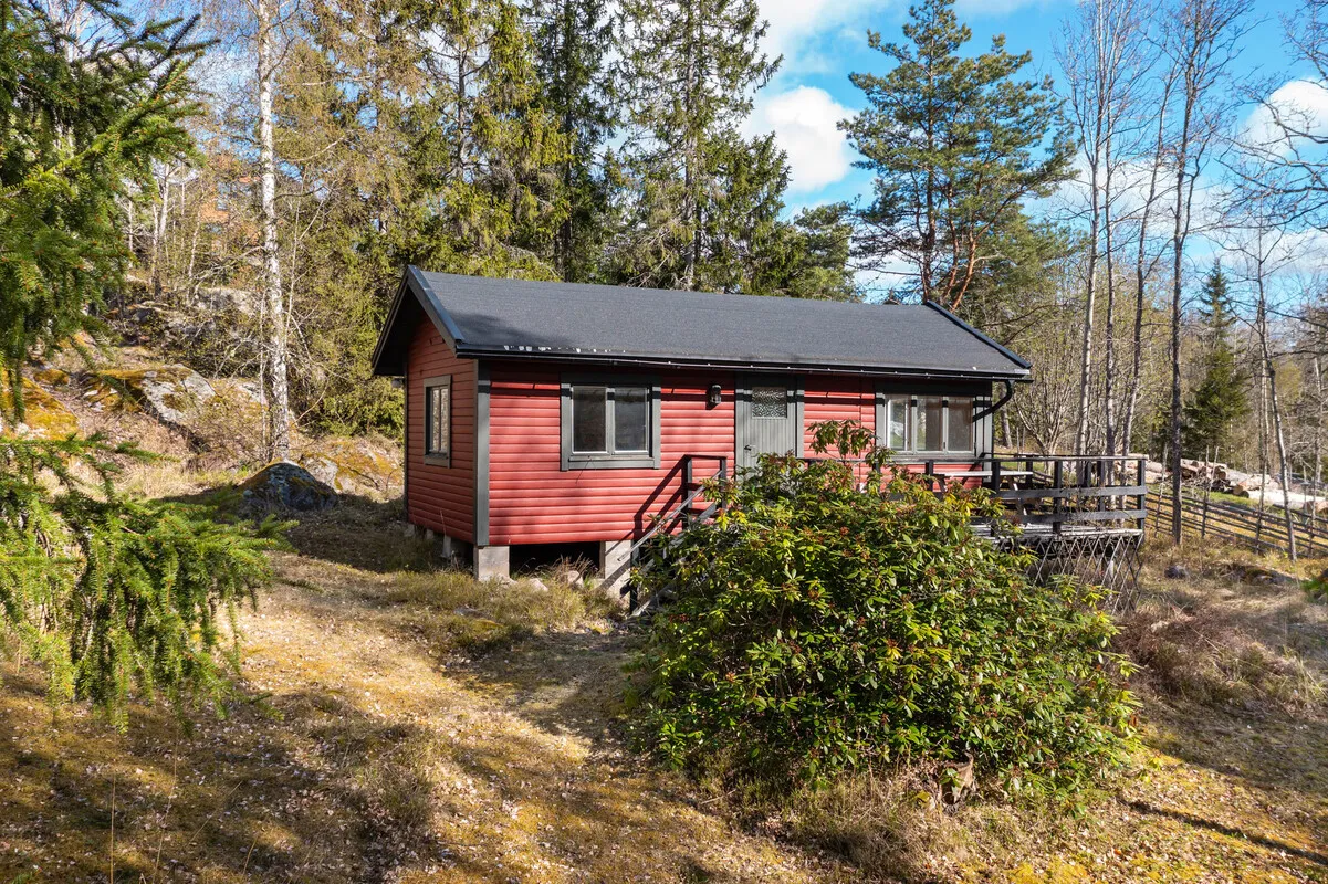 3-Bedroom Cabin with Expansive Garden in Ljusterö, Stockholm Archipelago - View image 24 of 36
