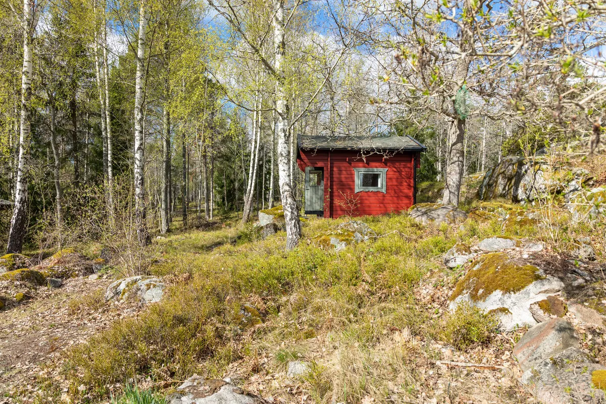3-Bedroom Cabin with Expansive Garden in Ljusterö, Stockholm Archipelago - View image 28 of 36