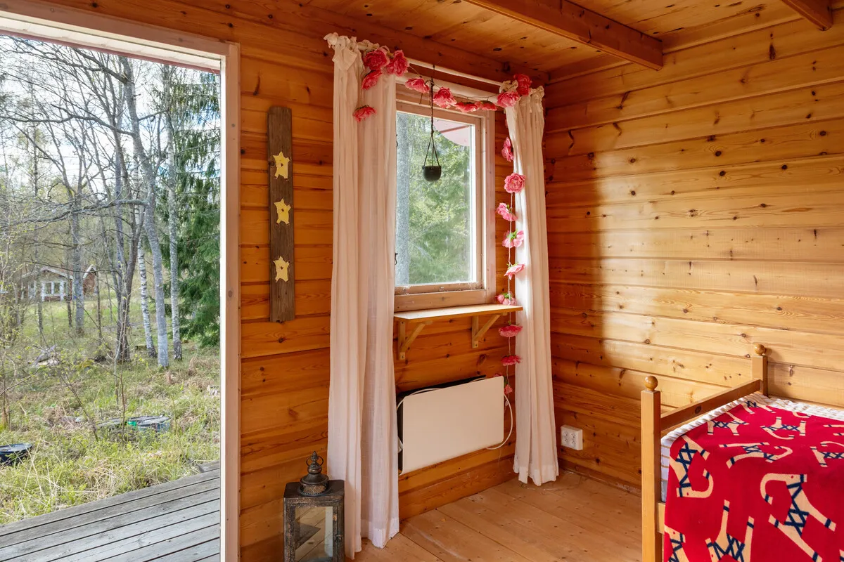 3-Bedroom Cabin with Expansive Garden in Ljusterö, Stockholm Archipelago - View image 29 of 36