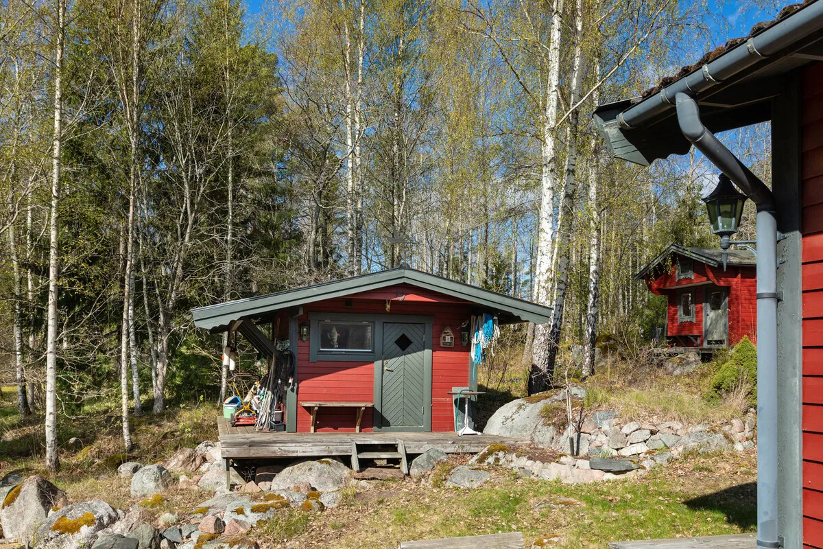 3-Bedroom Cabin with Expansive Garden in Ljusterö, Stockholm Archipelago - View image 31 of 36