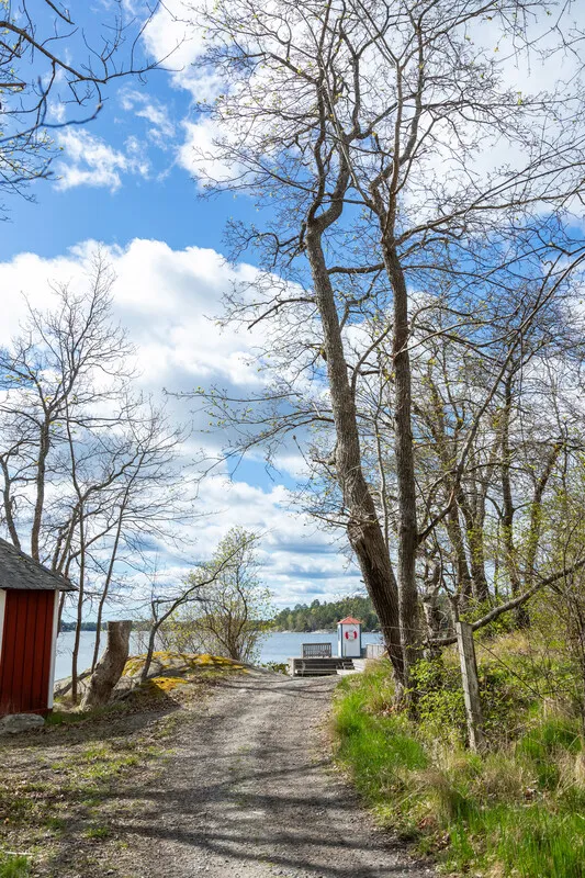 3-Bedroom Cabin with Expansive Garden in Ljusterö, Stockholm Archipelago - View image 33 of 36