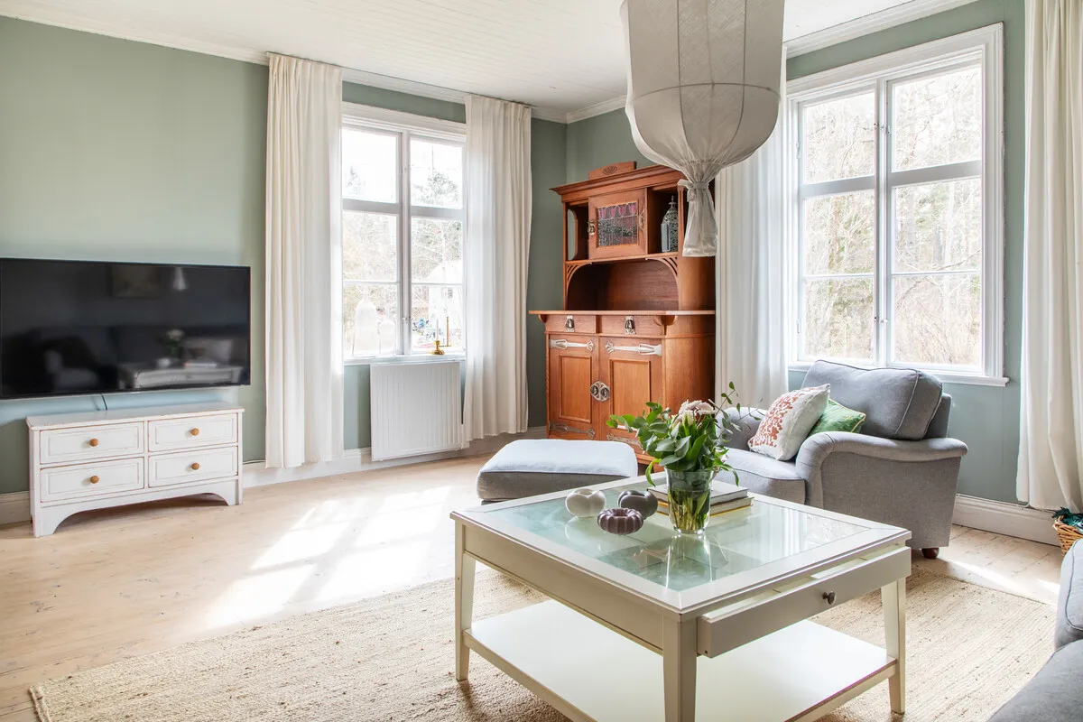 Historic 1909 Swedish House with Expansive Grounds and Pool in Herräng - View image 10 of 35