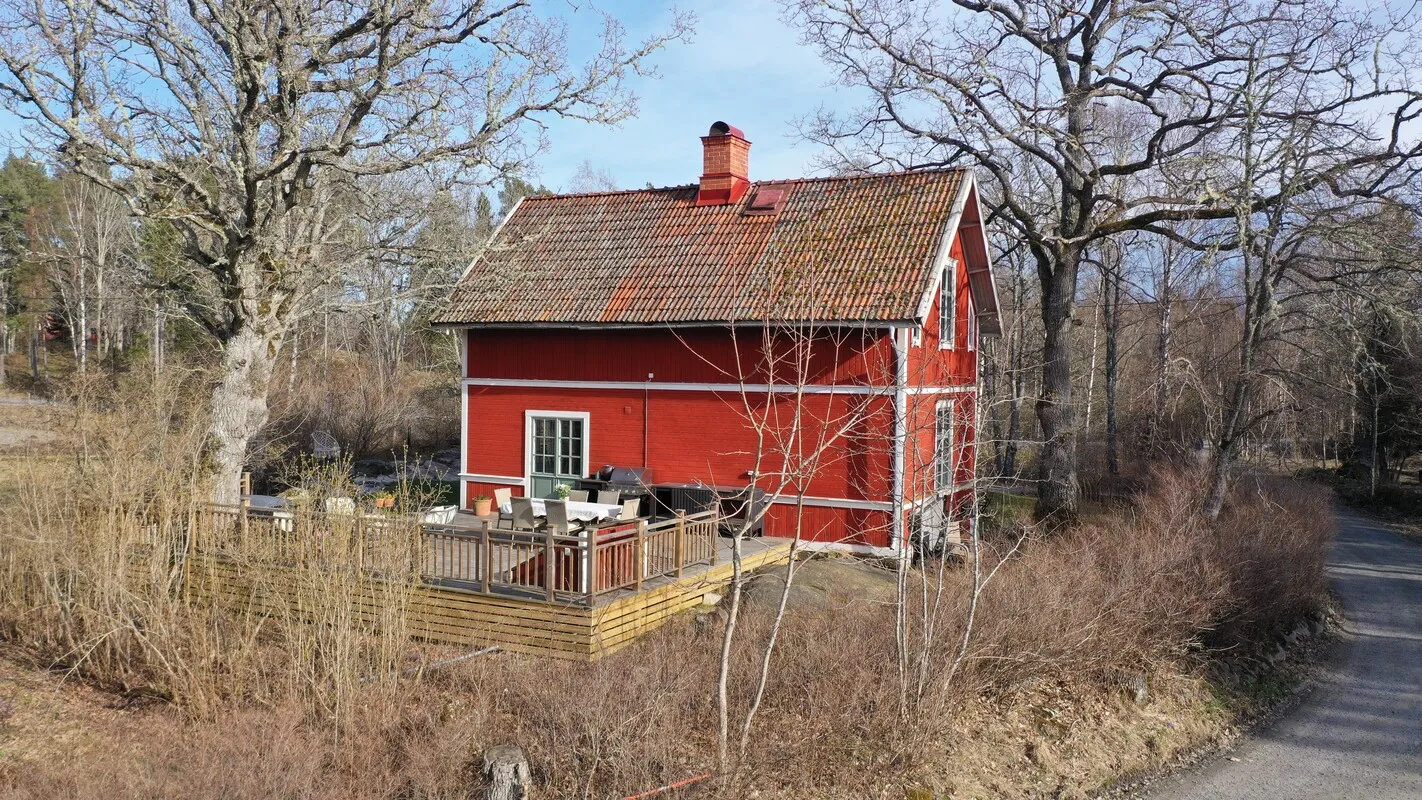 Historic 1909 Swedish House with Expansive Grounds and Pool in Herräng - View image 23 of 35