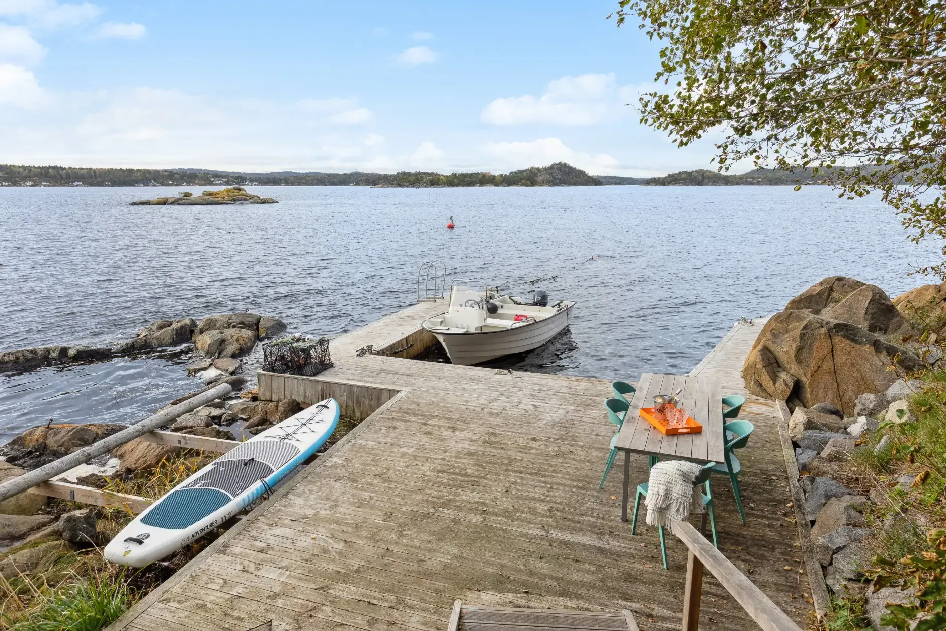 1970s Norwegian Country House with Private Jetty and Expansive Garden - View image 6 of 31