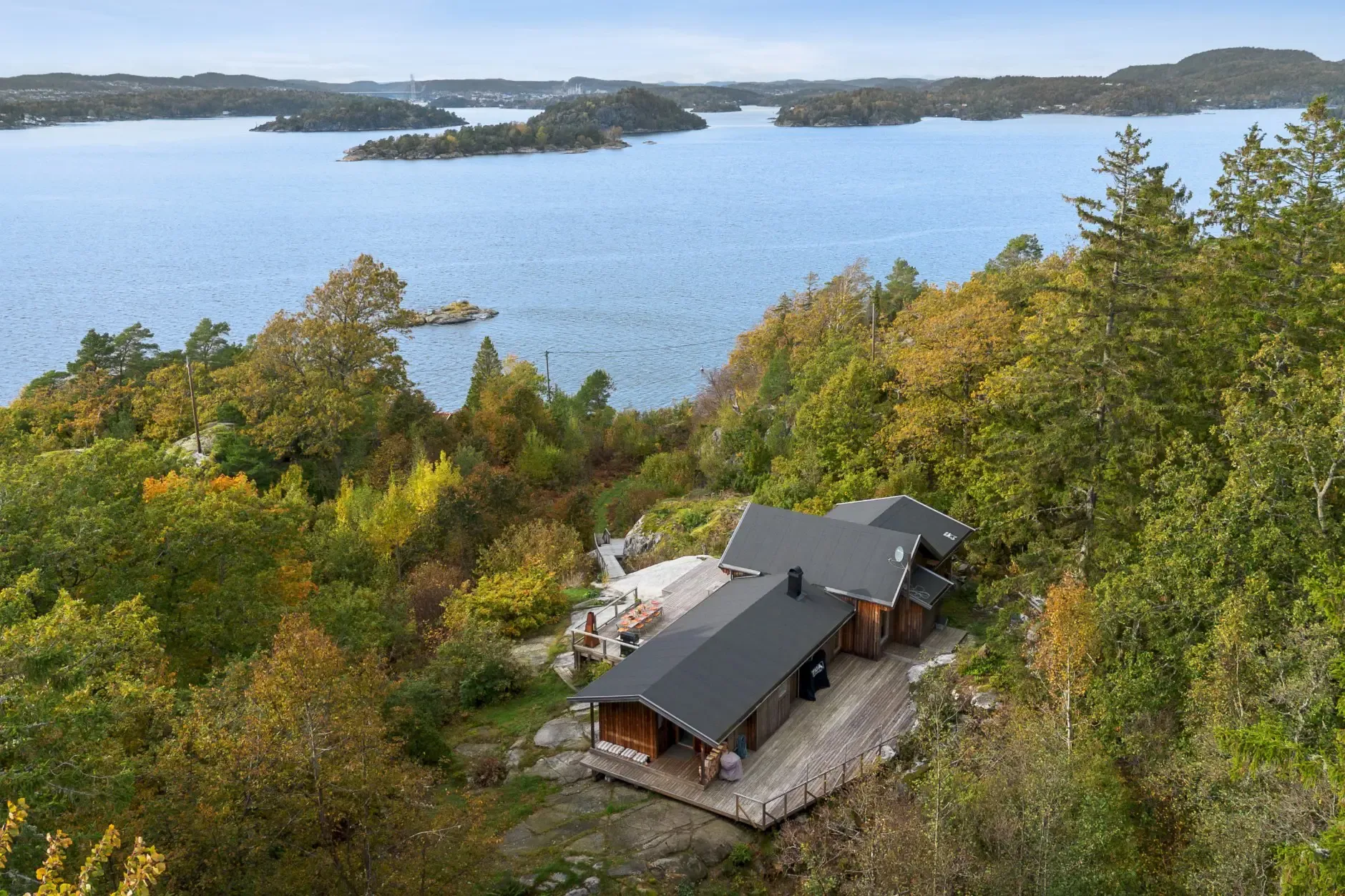1970s Norwegian Country House with Private Jetty and Expansive Garden - View image 9 of 31