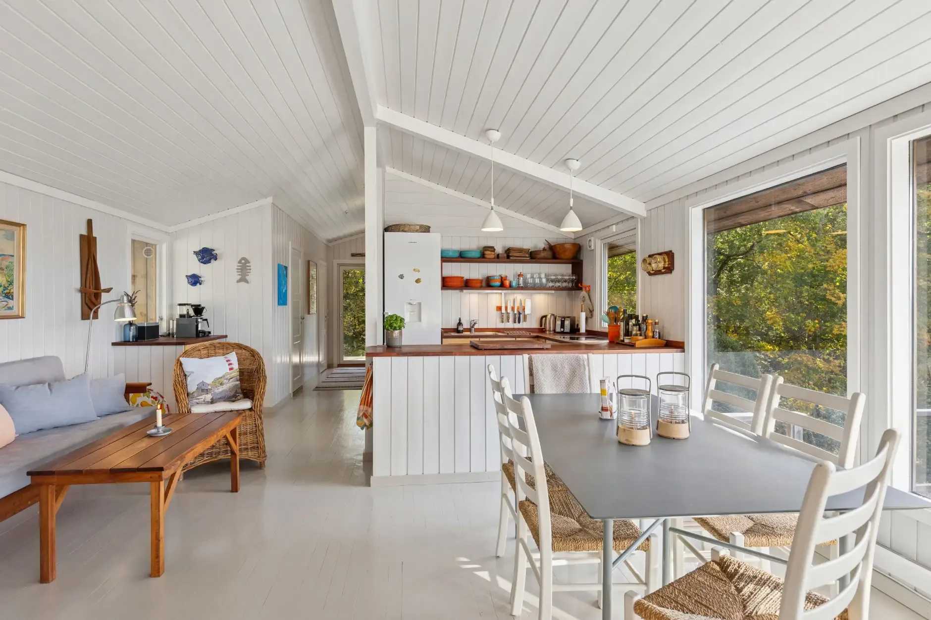 1970s Norwegian Country House with Private Jetty and Expansive Garden - View image 15 of 31