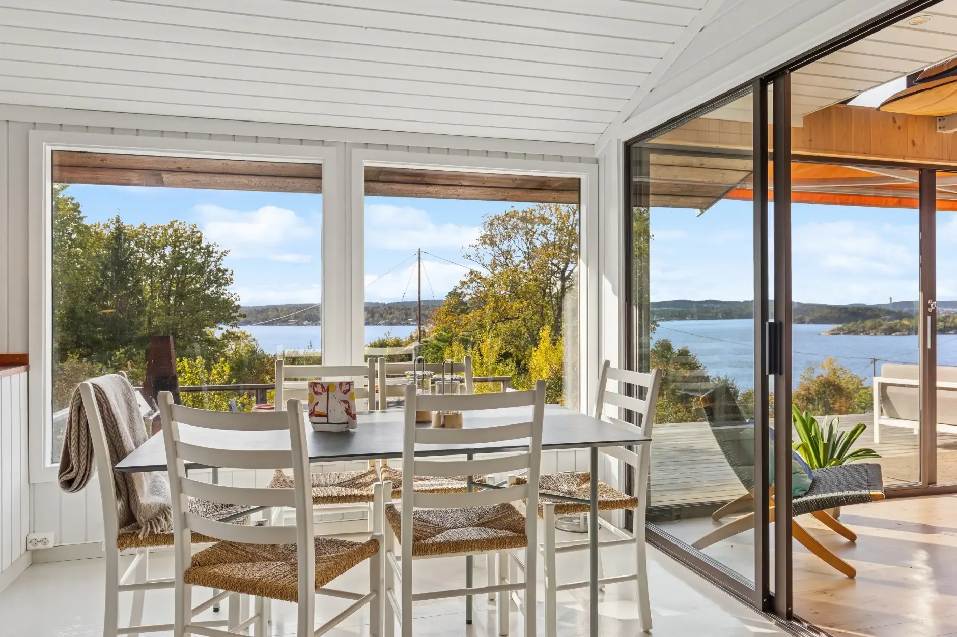 1970s Norwegian Country House with Private Jetty and Expansive Garden - View image 16 of 31