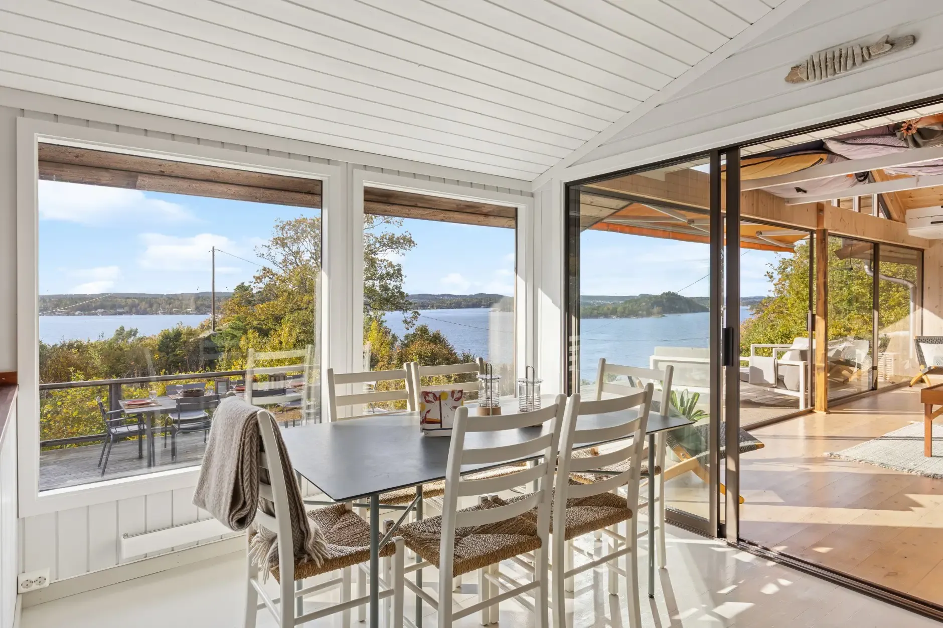 1970s Norwegian Country House with Private Jetty and Expansive Garden - View image 17 of 31