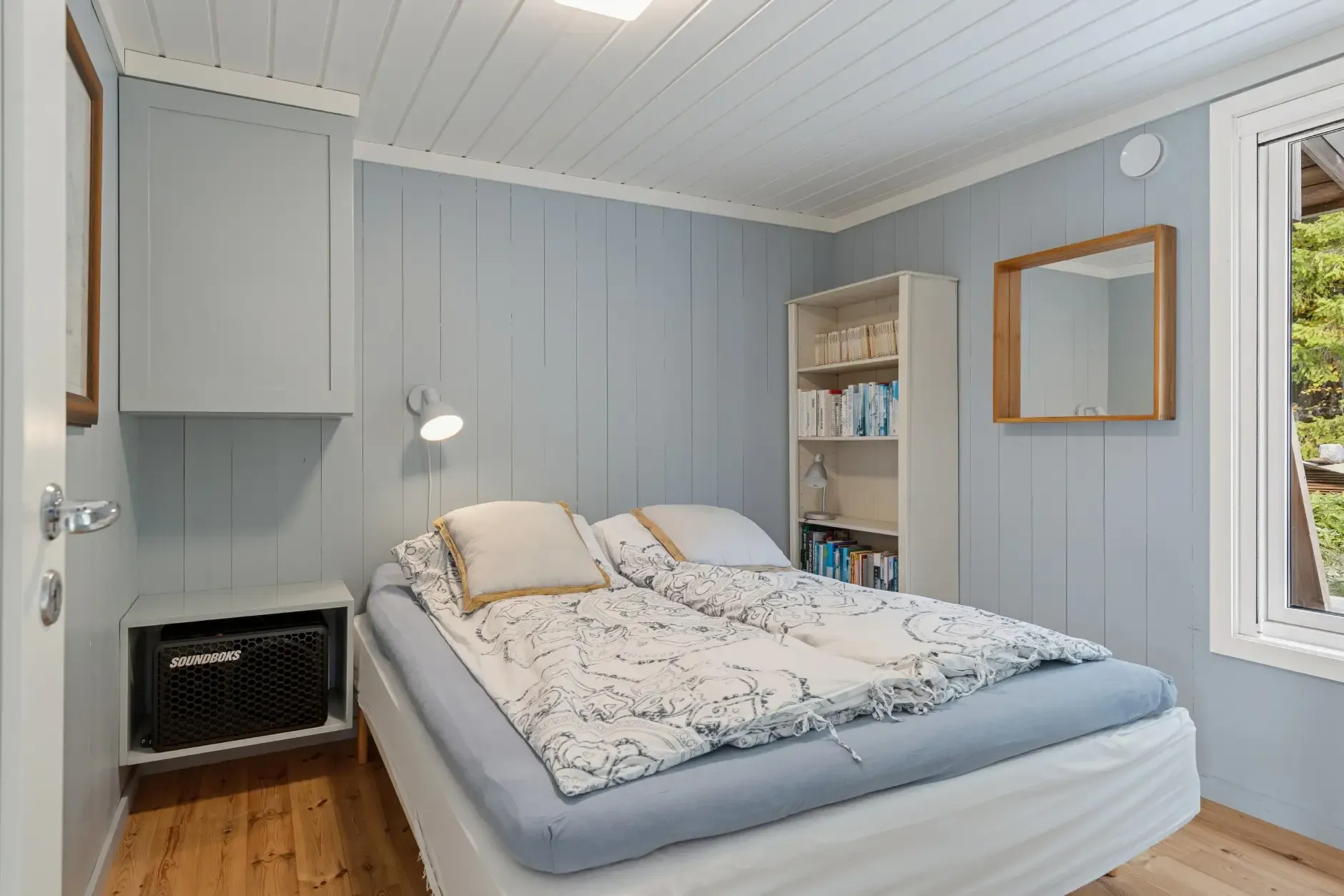1970s Norwegian Country House with Private Jetty and Expansive Garden - View image 23 of 31