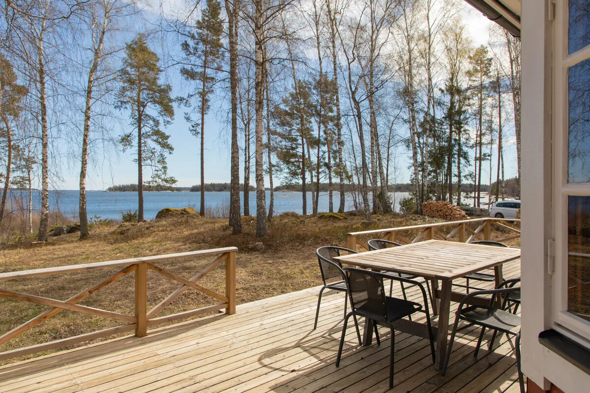 Spacious 7-Bedroom Home with Garden and Terrace Near Östhammar Coast - Image 2