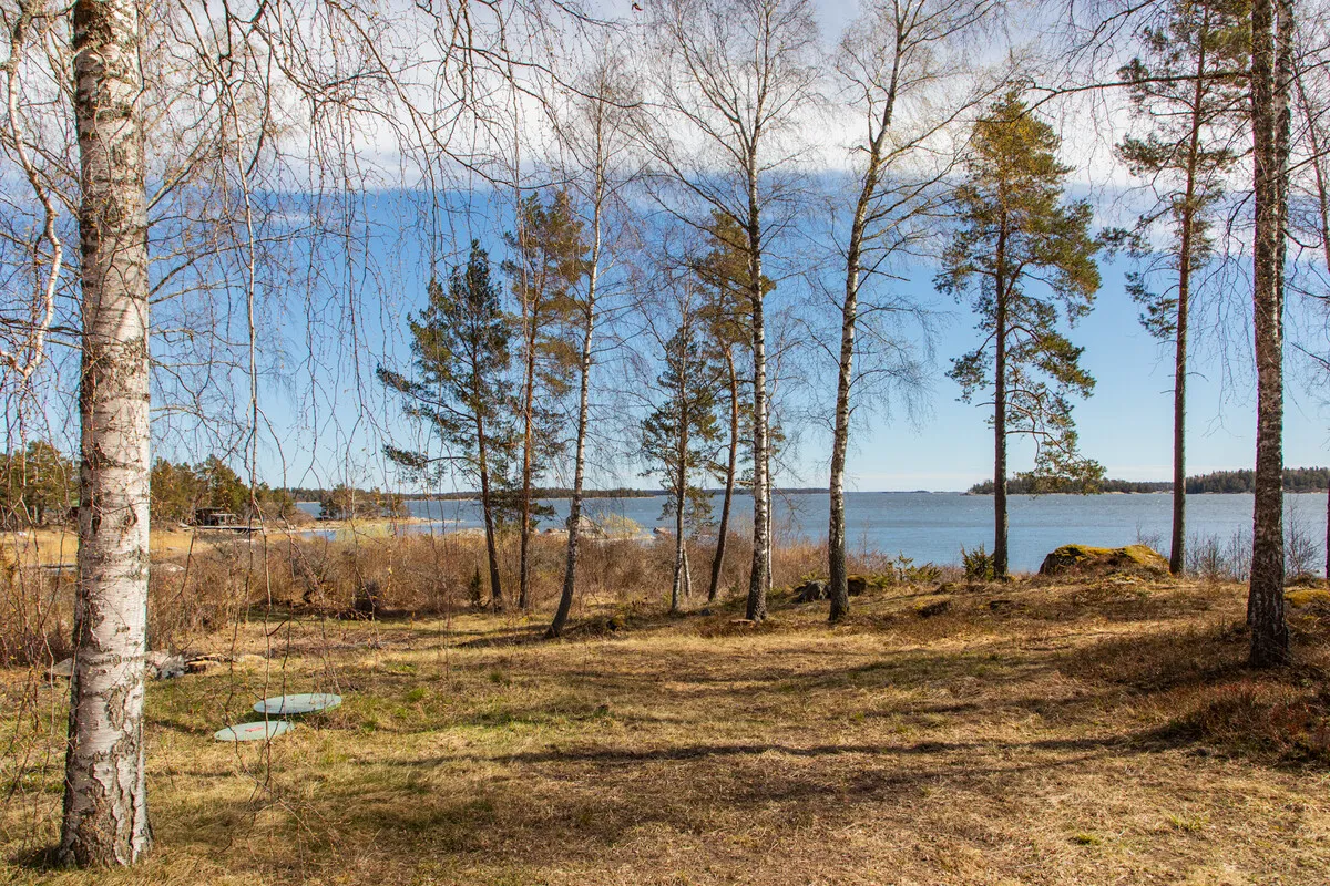 Spacious 7-Bedroom Home with Garden and Terrace Near Östhammar Coast - Image 4