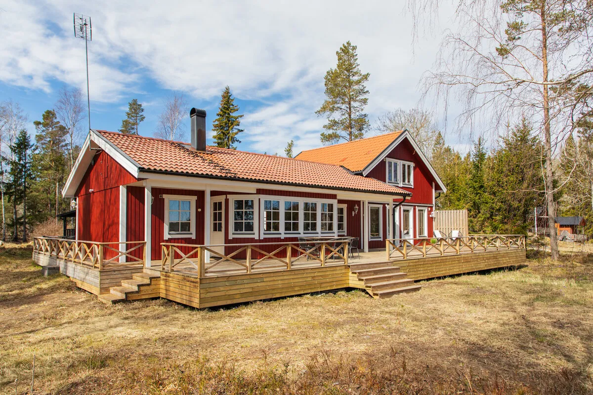Spacious 7-Bedroom Home with Garden and Terrace Near Östhammar Coast - View image 6 of 33