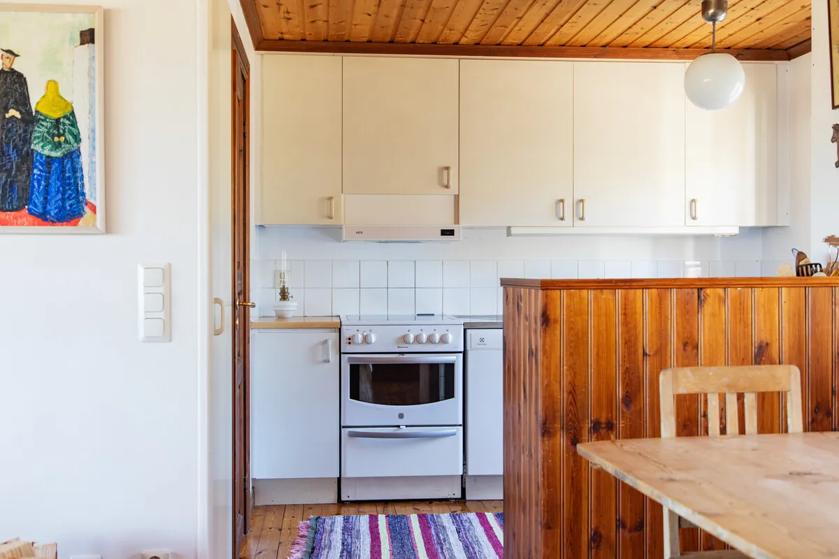 Spacious 7-Bedroom Home with Garden and Terrace Near Östhammar Coast - View image 11 of 33