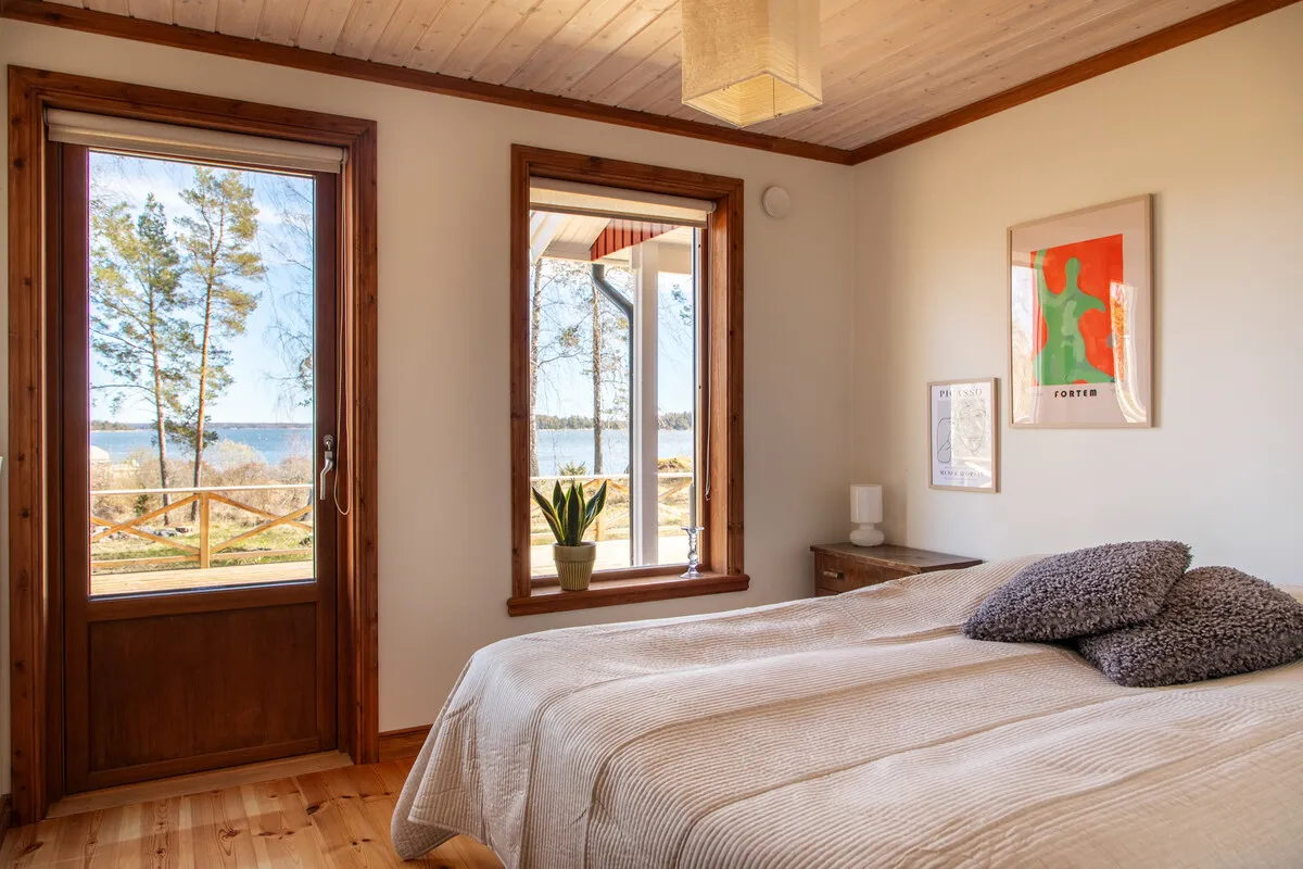 Spacious 7-Bedroom Home with Garden and Terrace Near Östhammar Coast - View image 18 of 33