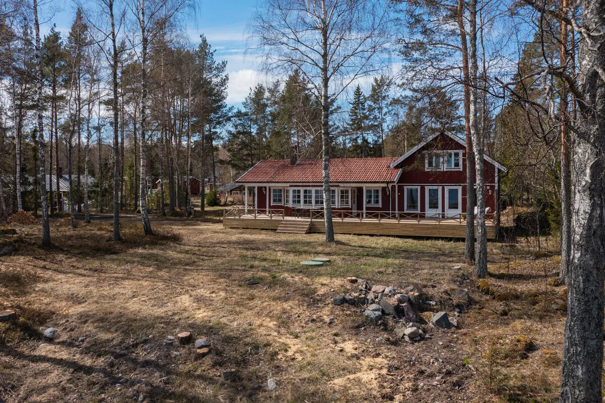 Spacious 7-Bedroom Home with Garden and Terrace Near Östhammar Coast - View image 33 of 33