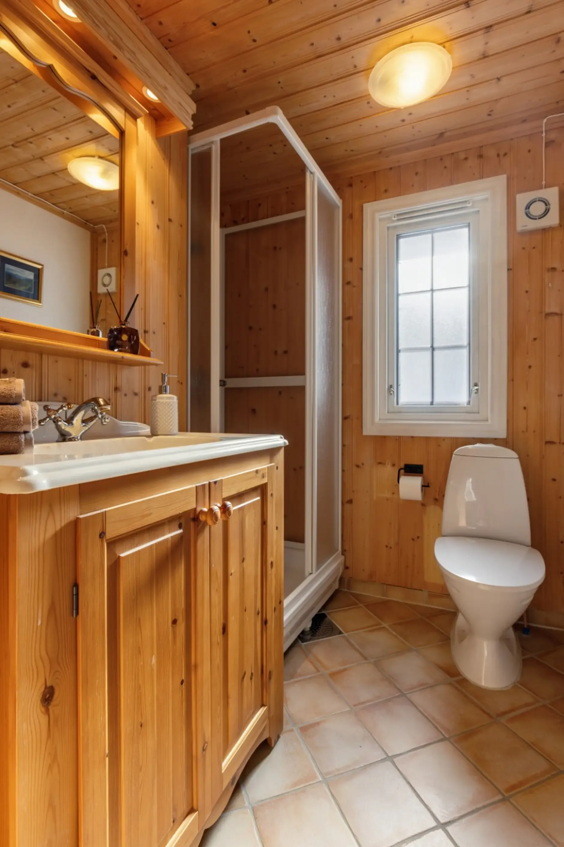Modern 3-Bedroom Country House with Expansive Garden in Eggedal, Norway - View image 15 of 47