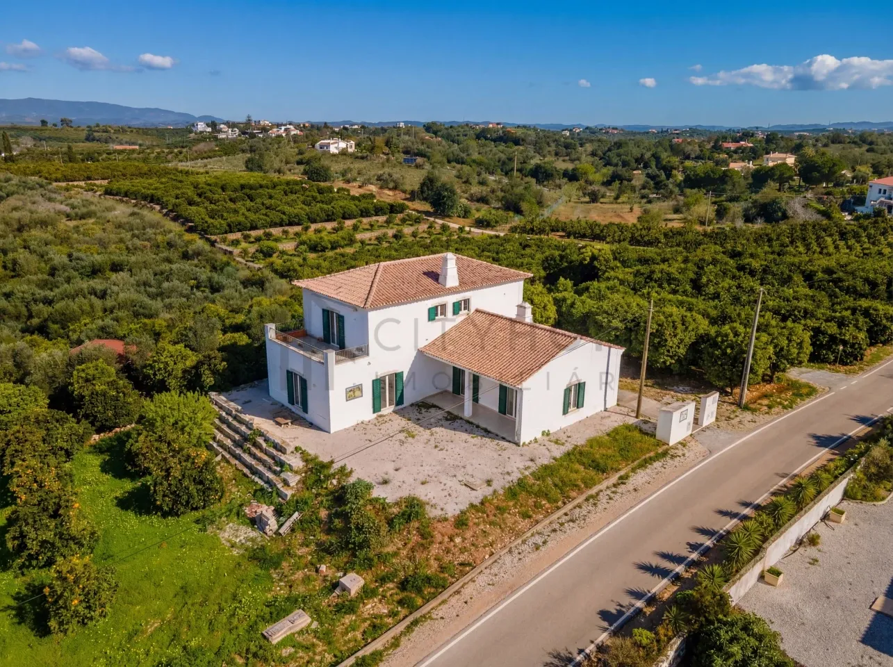 3-Bedroom House with Expansive Orchard in Scenic Silves, Portugal - Image 2