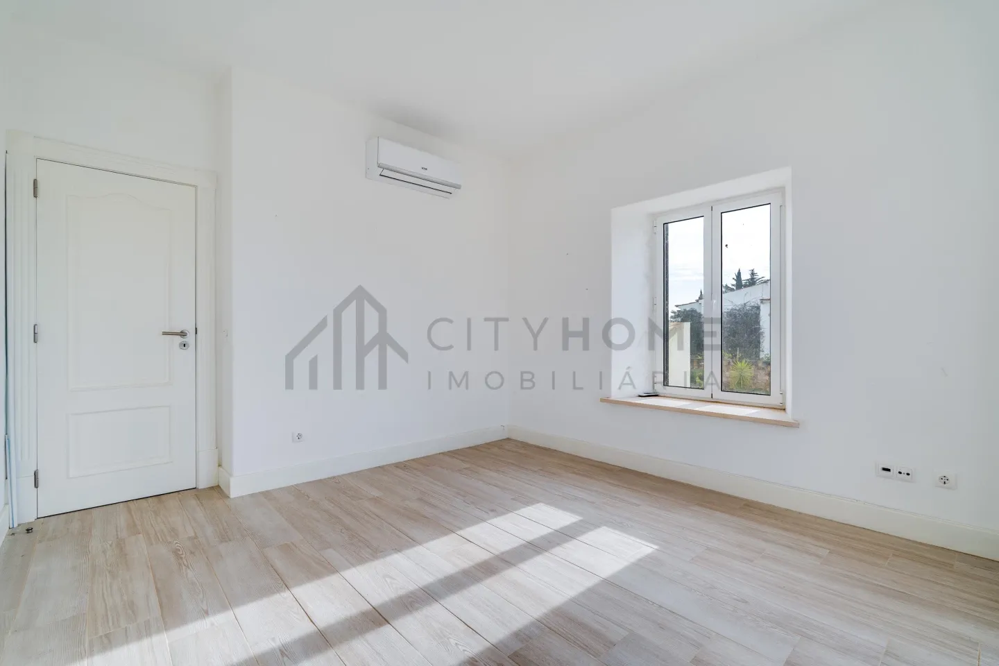3-Bedroom House with Expansive Orchard in Scenic Silves, Portugal - View image 18 of 37