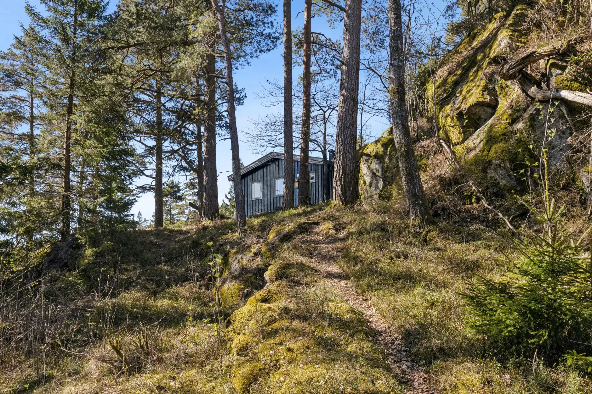 1970s Country House in Skiptvet: 2-Bedroom Retreat with Expansive Terrace - Image 2