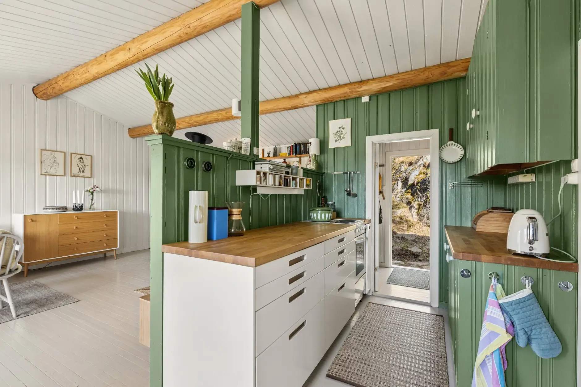 1970s Country House in Skiptvet: 2-Bedroom Retreat with Expansive Terrace - View image 6 of 28