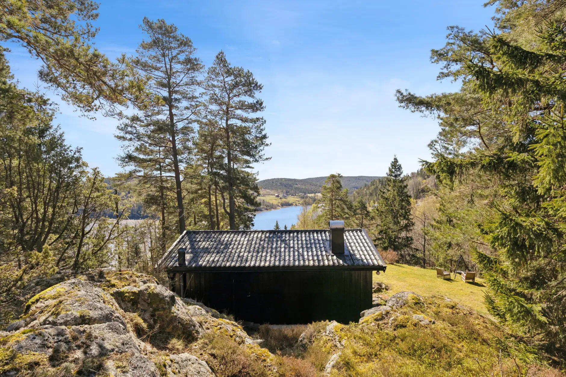 1970s Country House in Skiptvet: 2-Bedroom Retreat with Expansive Terrace - View image 24 of 28