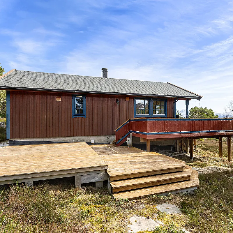 Nordland 2-Bedroom Cabin with Annex and Grill Hut in Coastal Meløy