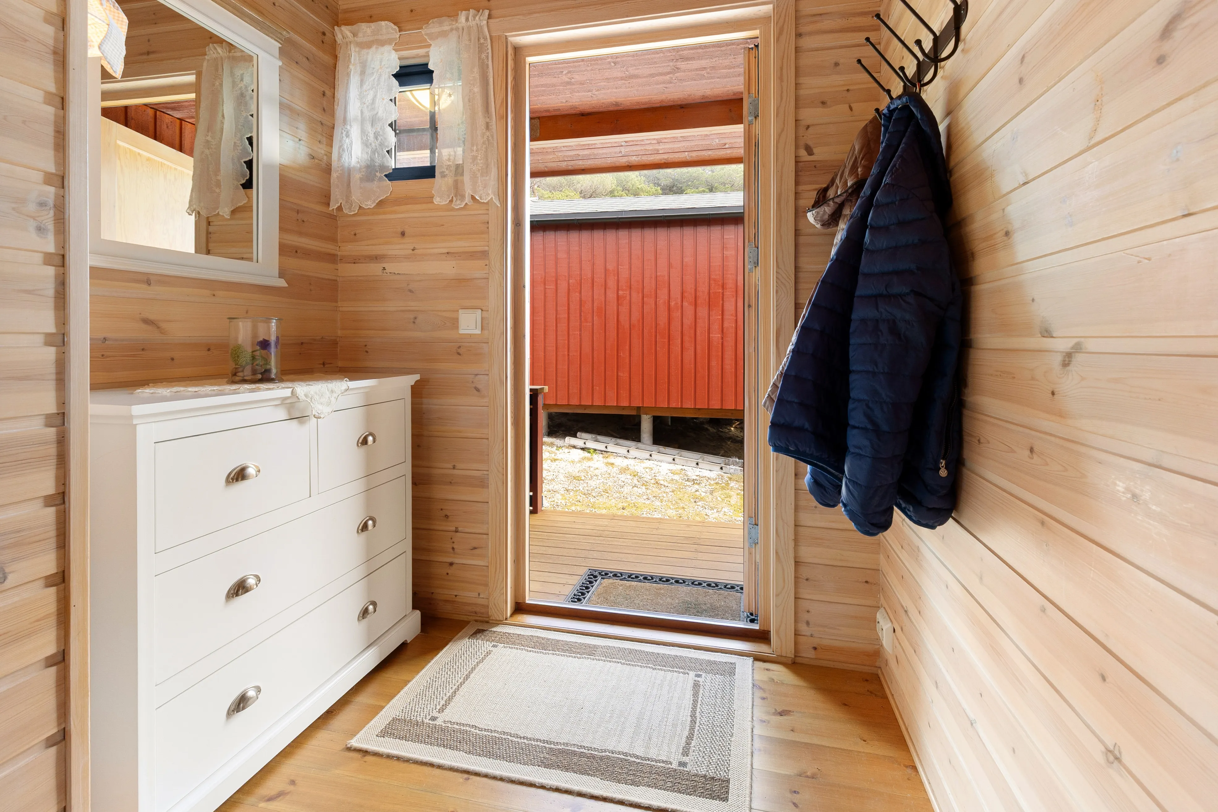 Nordland 2-Bedroom Cabin with Annex and Grill Hut in Coastal Meløy - Image 5