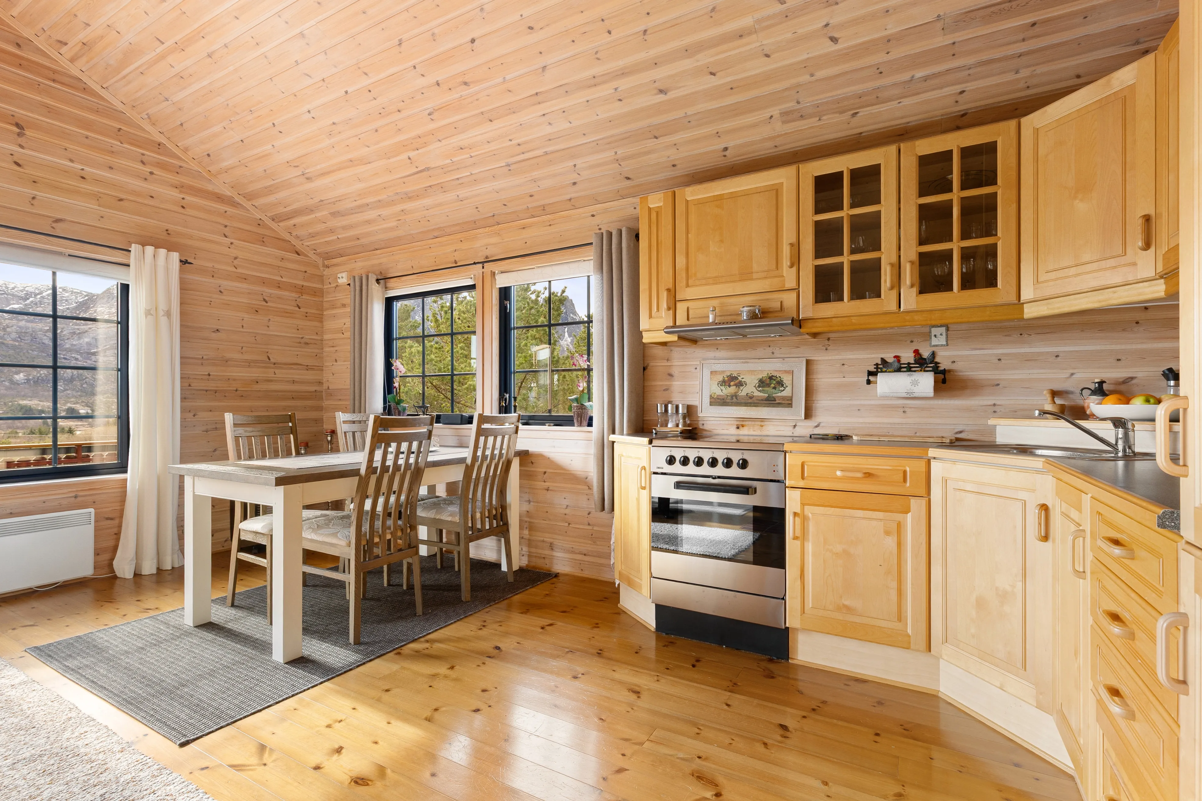 Nordland 2-Bedroom Cabin with Annex and Grill Hut in Coastal Meløy - View image 9 of 33