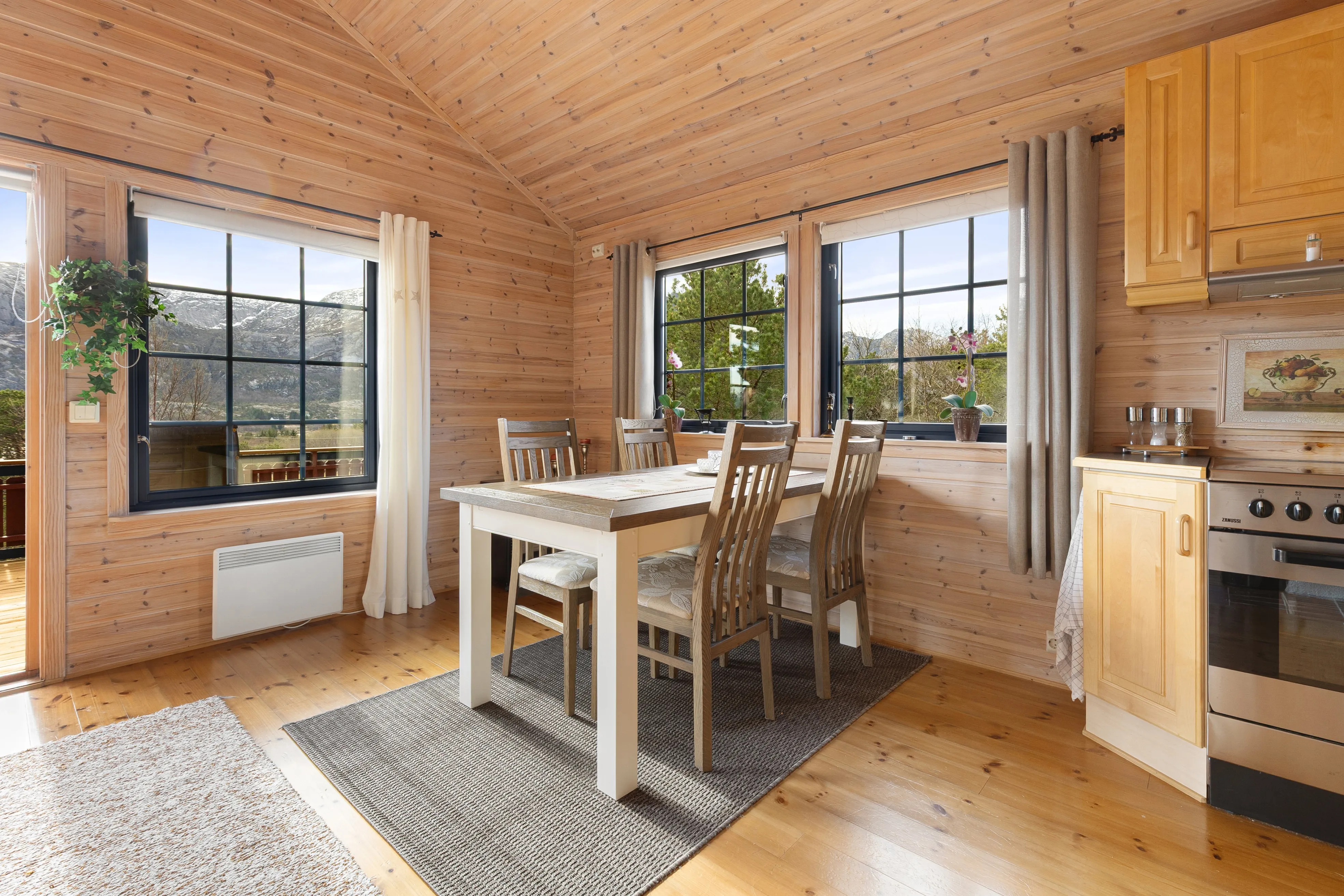 Nordland 2-Bedroom Cabin with Annex and Grill Hut in Coastal Meløy - View image 10 of 33