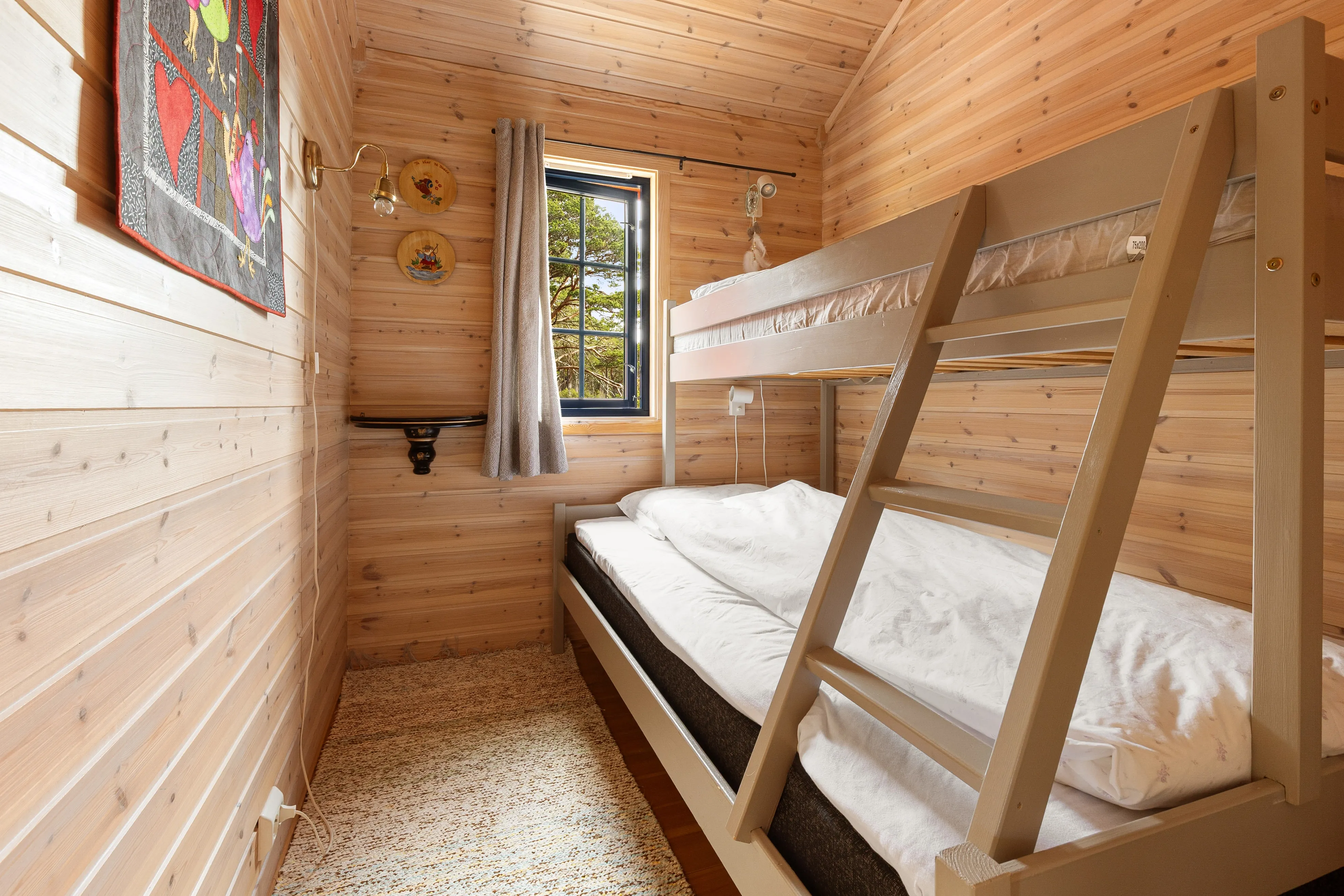 Nordland 2-Bedroom Cabin with Annex and Grill Hut in Coastal Meløy - View image 17 of 33