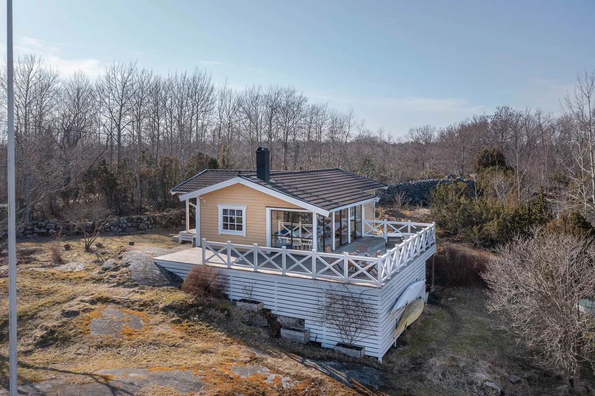 1970s Swedish Archipelago House with Expansive Gardens and Terrace - Image 2
