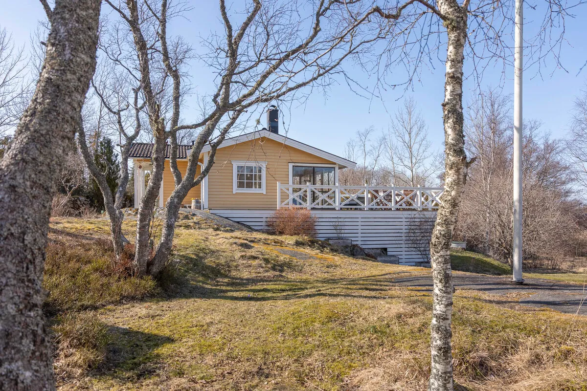 1970s Swedish Archipelago House with Expansive Gardens and Terrace - Image 5