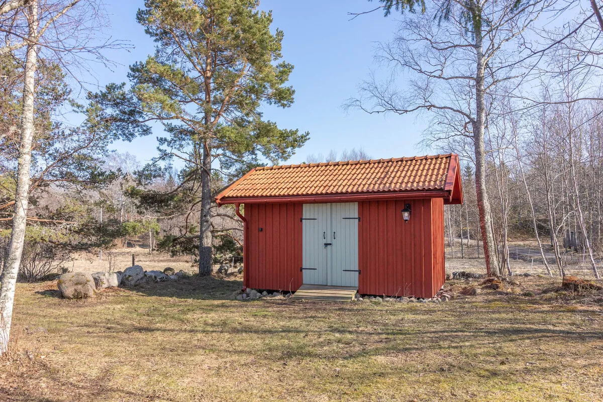 1970s Swedish Archipelago House with Expansive Gardens and Terrace - View image 7 of 47