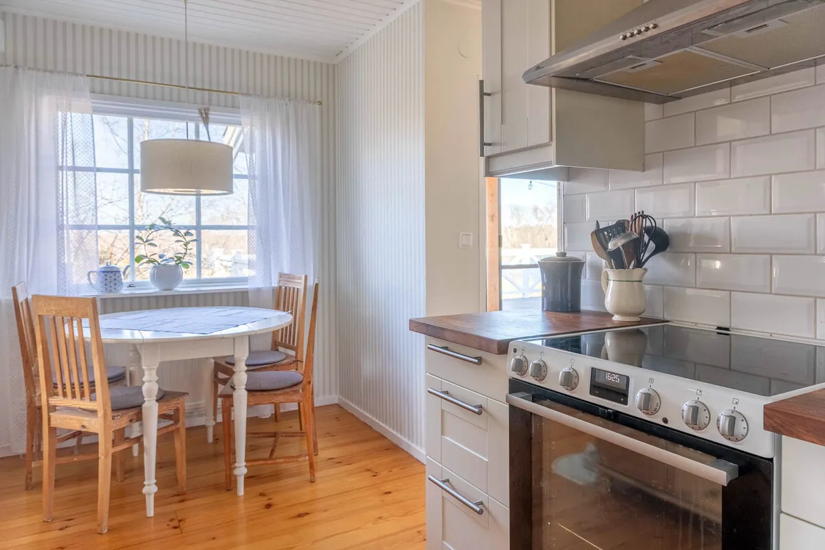 1970s Swedish Archipelago House with Expansive Gardens and Terrace - View image 15 of 47