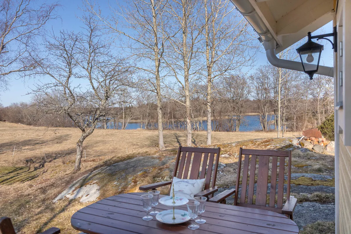 1970s Swedish Archipelago House with Expansive Gardens and Terrace - View image 32 of 47