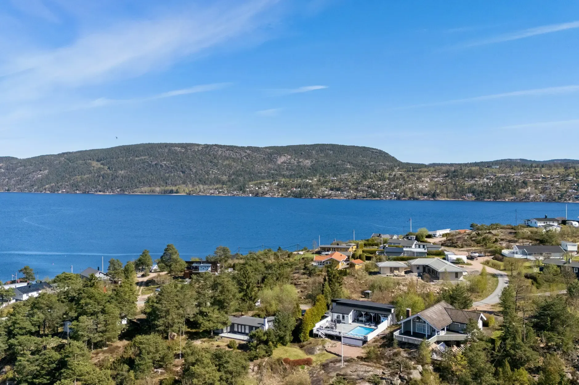 1960s Norwegian Seaside House with Pool and Expansive Terrace - Image 4