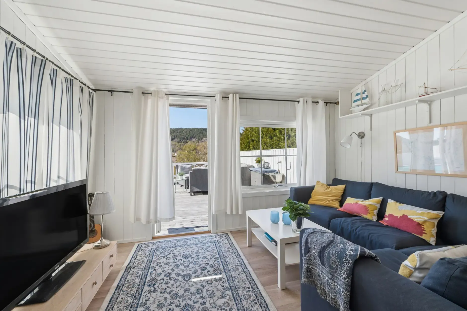 1960s Norwegian Seaside House with Pool and Expansive Terrace - View image 12 of 36