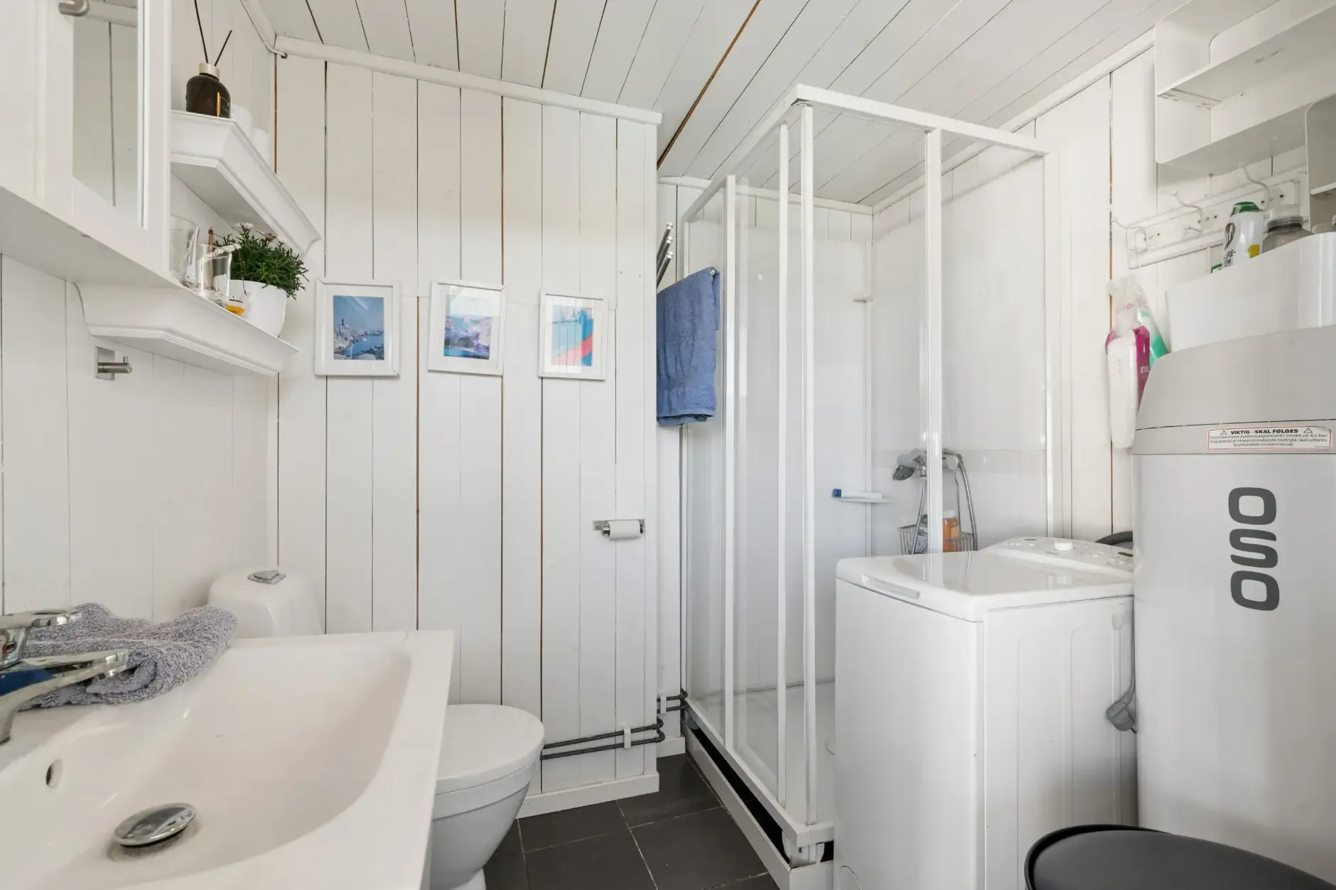 1960s Norwegian Seaside House with Pool and Expansive Terrace - View image 14 of 36