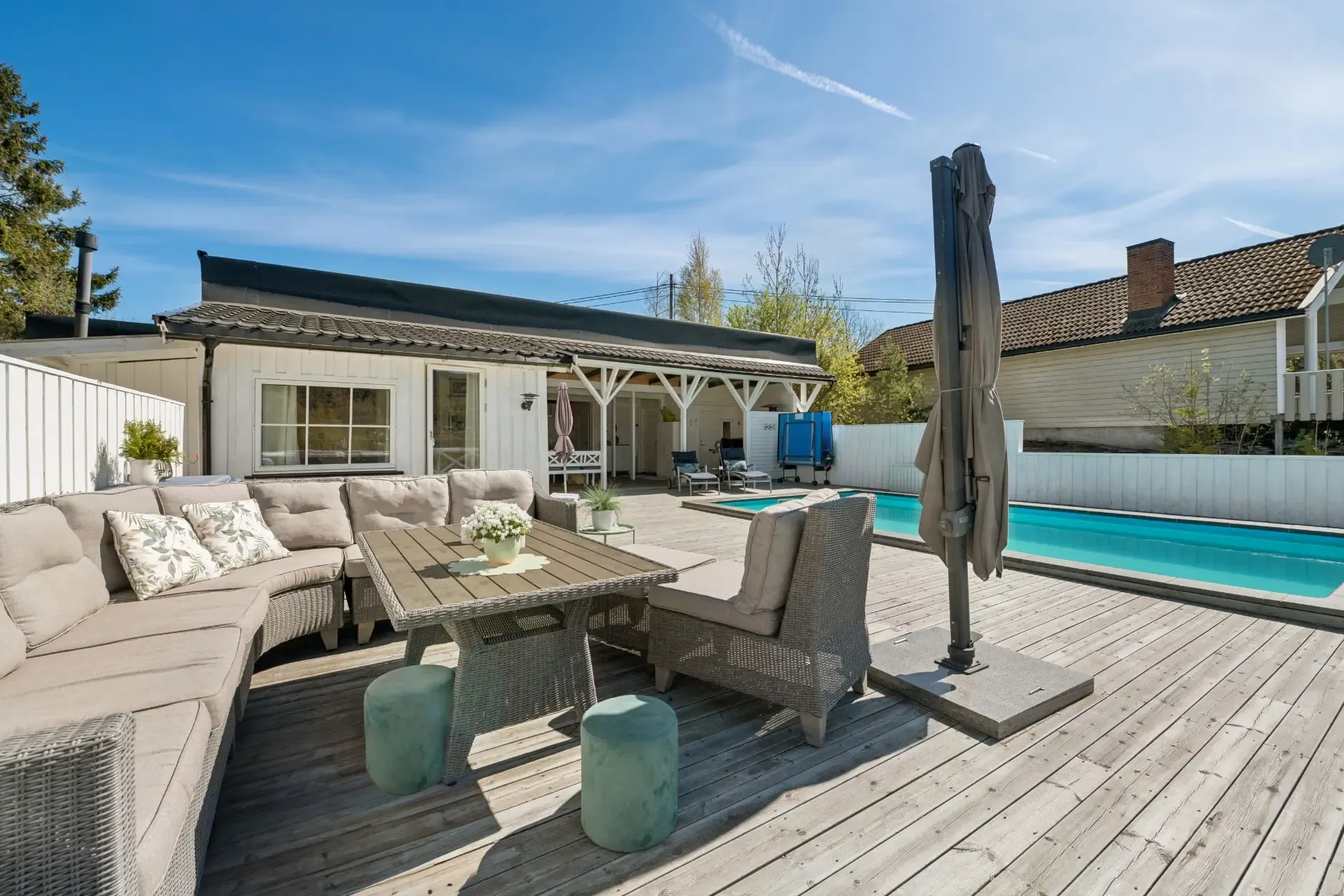1960s Norwegian Seaside House with Pool and Expansive Terrace - View image 25 of 36